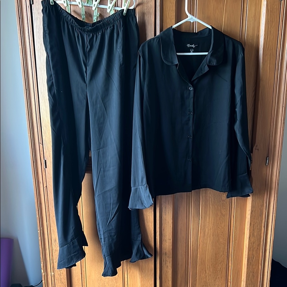 40 Winks Black Sleepwear set